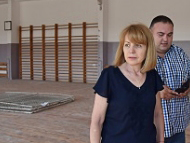 Кметът на София Йорданка Фандъкова провери  ремонтните дейности в 68 СУ „Акад. Никола Обрешков“