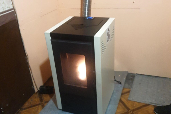 Столична община продължава подмяната на още 10 000 стари печки на дърва и въглища с екологични уреди за отопление