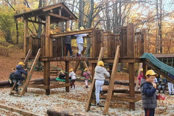 Нова спортна площадка зарадва дeцата на Витоша