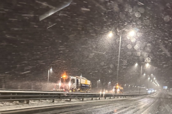 Над 110 снегопочистващи машини извършваха обработки в София тази нощ