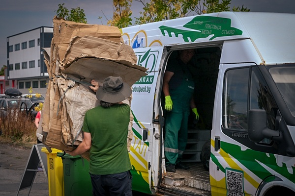 Огромен интерес към първото есенно издание на „МаГаТа фест“ в „Слатина“: Стотици софиянци предадоха над 4,5 тона отпадъци и бяха раздадени близо 470 компостера