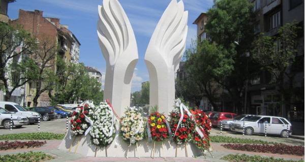 Церемония по поднасяне на венци за празника Свети Дух – Ден на Македония (13 юни, 10:30 часа)