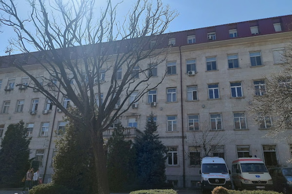 Лекари от УМБАЛ „Проф. д-р Александър Чирков“ извършват профилактични прегледи на деца, лишени от родителски грижи