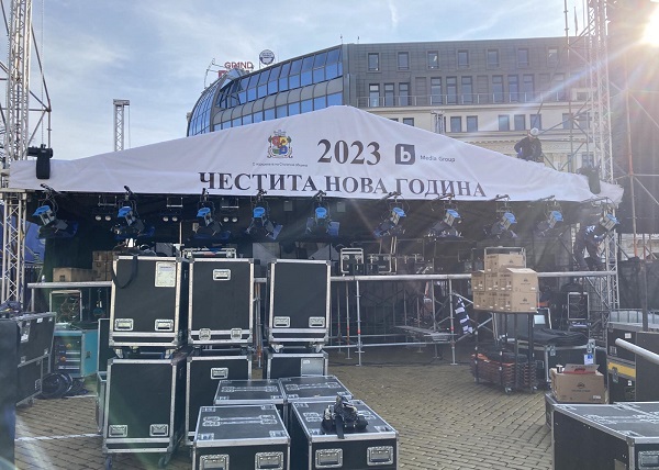 Празничният новогодишен концерт „Сцена под звездите“ ще се проведе на пл. “Княз Александър I“