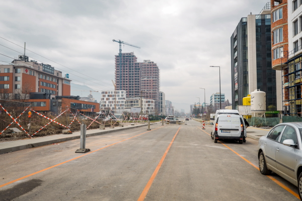 Отварят се временно за движение на автомобили две от лентите на новоизграждащия се участък на ул. “Филип Кутев“