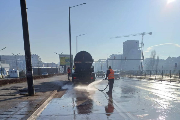 Кметът на София Йорданка Фандъкова възложи миене на основните столични булеварди