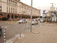 Обновяват тръбно-решетъчни парапети и пътна маркировка около училища и детски градини