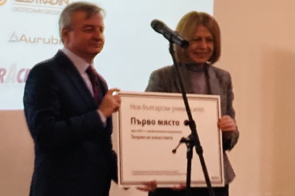 Кметът Фандъкова връчи отличието на НБУ, получил академичен 