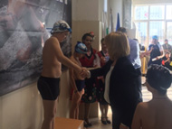 Кметът Йорданка Фандъкова награди участниците в състезание по плуване в 88-мо училище