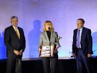 Кметът Йорданка Фандъкова получи наградата на София за най-устойчиво развитие като туристическа дестинация през 2017 година