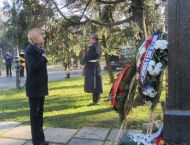 Кметът на София поднесе цветя пред паметника на Христо Ботев в 