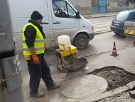 Извършват се текущи ремонти на пътната инфраструктура