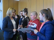 Кметът на София Йорданка Фандъкова връчи наградите в конкурса за младежки инициативи „Младежки свят и доброволчество“