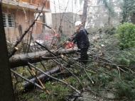 Аварийните екипи са отреагирали на над 80 сигнала след вятъра и дъжда