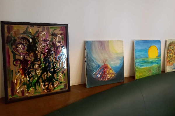 По инициатива на зам.-кмета Надежда Бачева е организирана изложба на картини от деца и младежи, ползващи социални услуги в София