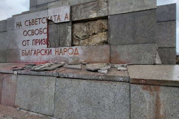 Столична община: Плочите с надписа от Паметника на Съветската армия трябва да бъдат премахнати