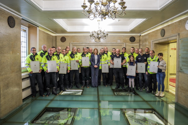 Кметът на София Йорданка Фандъкова връчи грамоти на екипите, които участваха в издирвателните и спасителни дейности след земетресението в Турция