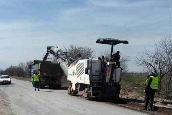 Започна ремонтът на ул. “Чепинско шосе“ и пътя към с. Негован