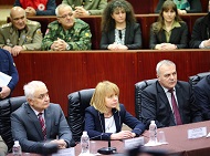 Кметът Йорданка Фандъкова  ръководи щаба и участва в учение за реакция при бедствия и аварии във Военна академия