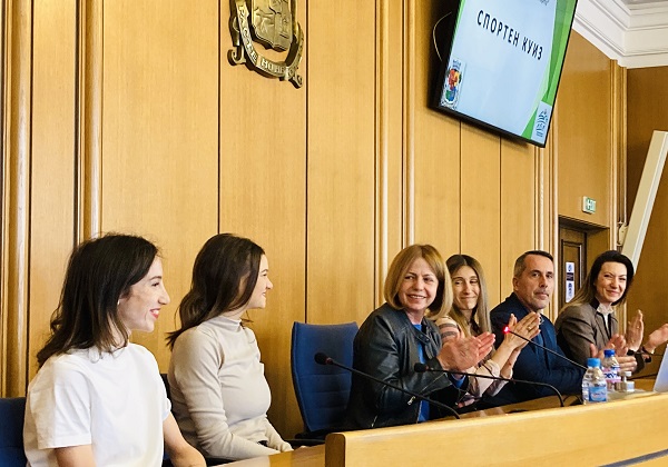 Кметът Фандъкова поздрави ученическите отбори, включили се в състезание на тема: 