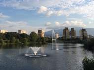 Нов фонтан в езерото „Дружба“