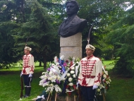 Кметът на София Йорданка Фандъкова поднесе цветя на паметника на Васил Левски