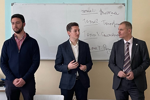 Студенти от УНСС работят по идеи за разрешаване на четири сериозни общински проблема