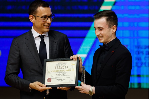 Терзиев към студентите: Никога не се отказвайте от мечтите си