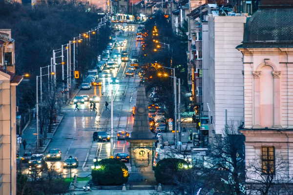 Столичната община ще модернизира осветлението в 14 района на София