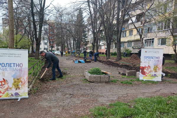 С участието на доброволци стартира традиционната кампания по пролетното почистване в София