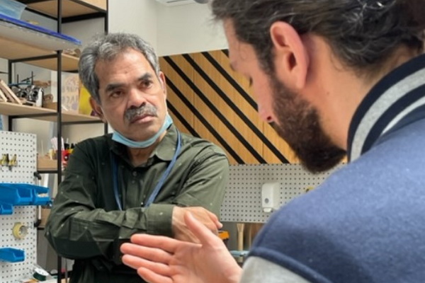 Индийски професор по иновативни технологии с интерес към 