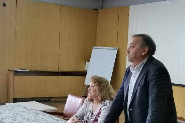 Проф. Кантарджиев консултира училищните сестри за заразните и сезонни заболявания при учениците