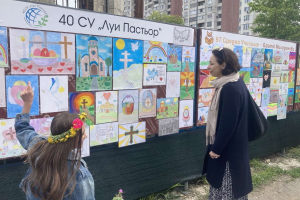 Заместник-кметът на София Яна Генова поздрави участниците в концерт и изложба по повод новостроящия се храм в район „Люлин“