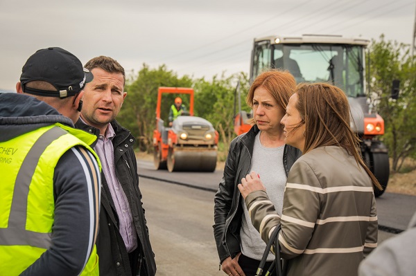 Кметът Йорданка Фандъкова провери работата по ул. “Чепинско шосе“