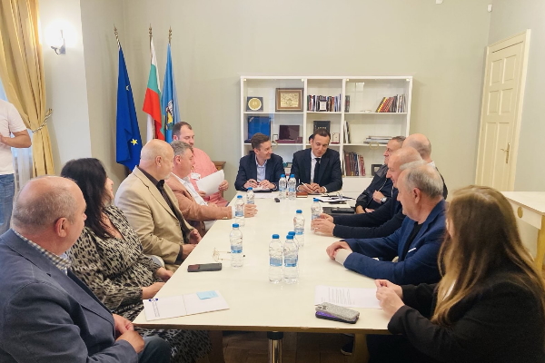 Най-важни са качественото изпълнение и работата в срок, подчерта кметът  Васил Терзиев на среща с КСБ