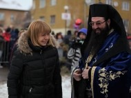 На Богоявление 51 мъже скочиха в ледените води на езерото в 