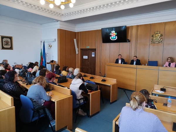 Проф. Кантарджиев консултира общинските детски ясли и градини за заразните и сезонни инфекции