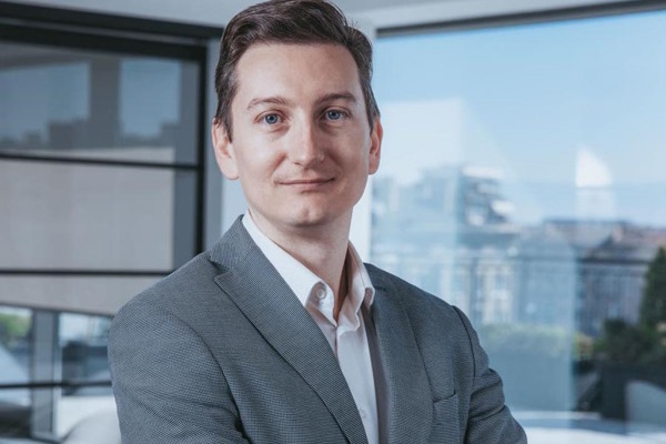 Зам.-кметът на София Иван Василев предлага повече средства за транспорт,  ремонти и образование