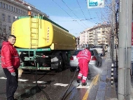 Продължава миенето на улици в София