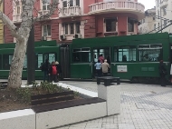 Нова водна стена, пейки и осветление на площад „Гарибалди“