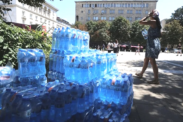 Столичната община ще раздава минерална вода във връзка с горещото време