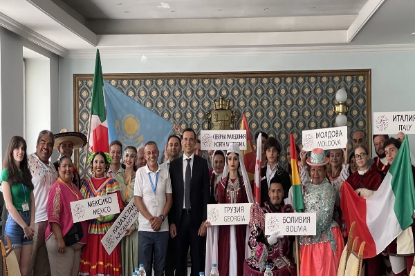 Кметът Васил Терзиев се срещна с участниците в Международния фолклорен фестивал “Витоша”