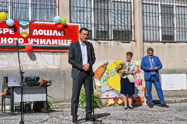 Васил Терзиев към столичните ученици: Не си губете времето, създавайте приятелства, бъдете активни, търсете знанието и развивайте талантите си