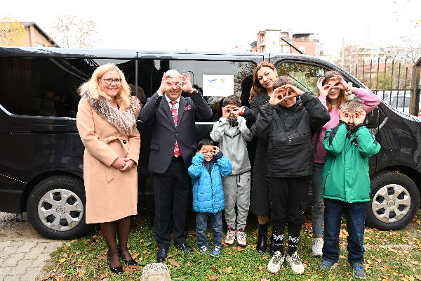 Нов микробус е осигурен за Центъра от семеен тип за деца без увреждания (ЦНСТДМБУ) „Любен Каравелов“ в София
