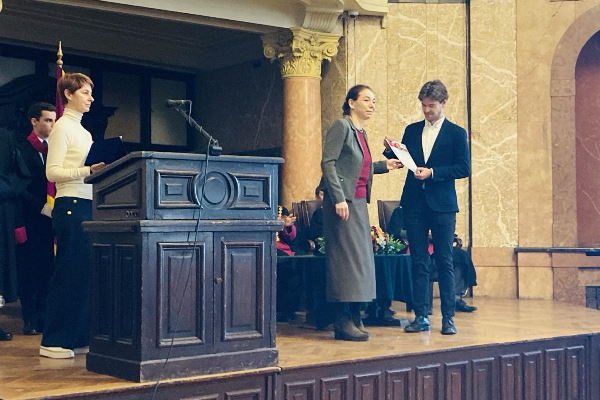 Зам.-кметът на София Яна Генова връчи наградата на Столичната община за „Млад учен“ на Софийския университет „Св. Климент Охридски“