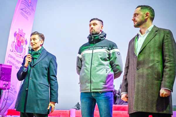 Зам.-кметът на София Иван Василев участва в откриването на най-голямата ледена пързалка в столицата