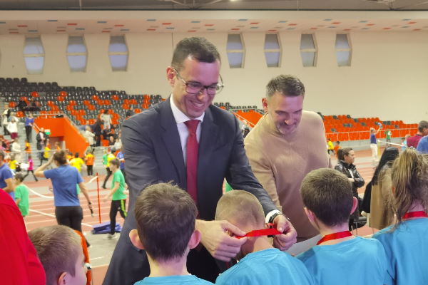 Васил Терзиев награди участниците в детския турнир „100 години българска атлетика“