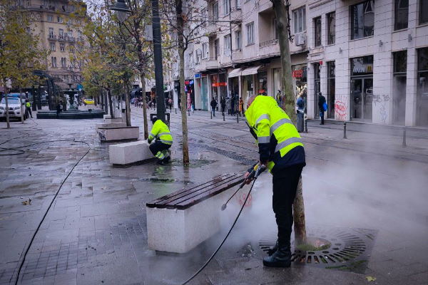 Столичната община освежава площад „Славейков“, продължава почистването и на подлезите