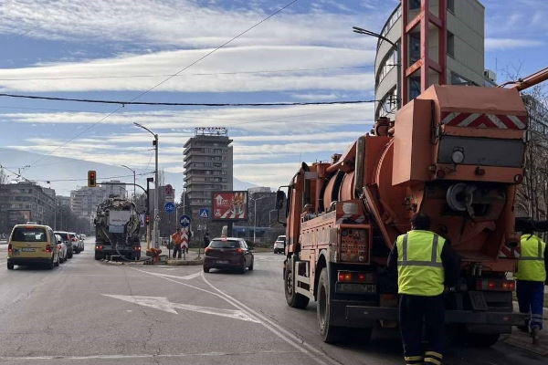 Почистване на шахти, метене и миене на улици започва по възлагане от Столична община още в първия ден със затопляне на времето
