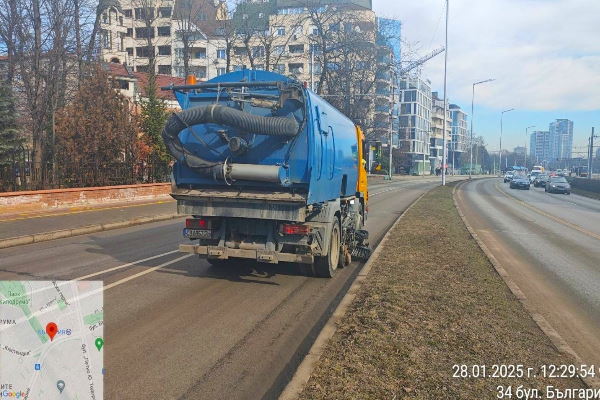 Столичната община възложи миенето на улиците да продължи в 10 района на София във връзка със задържането на топлото време